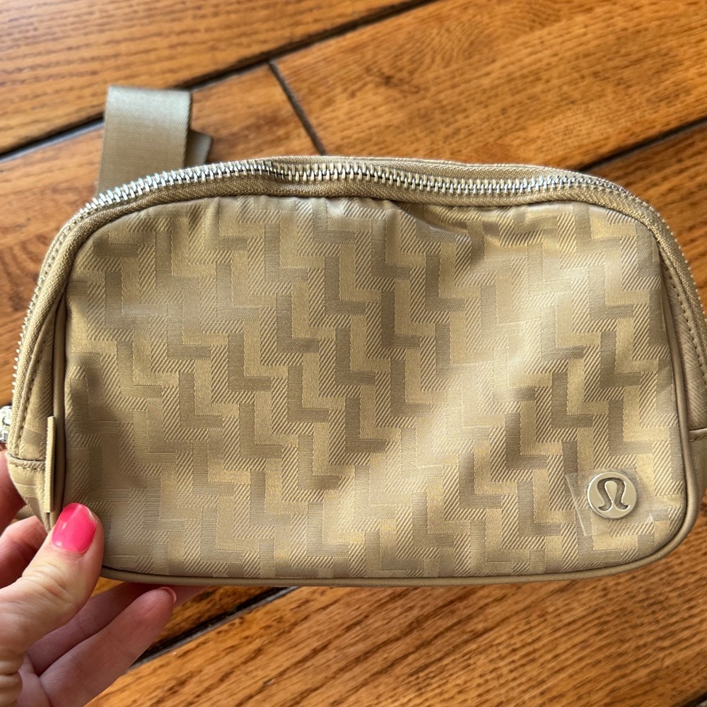NWT Lululemon Everywhere Belt Bag 1L L Monogram Jacquard‎ Color Sheer Oak